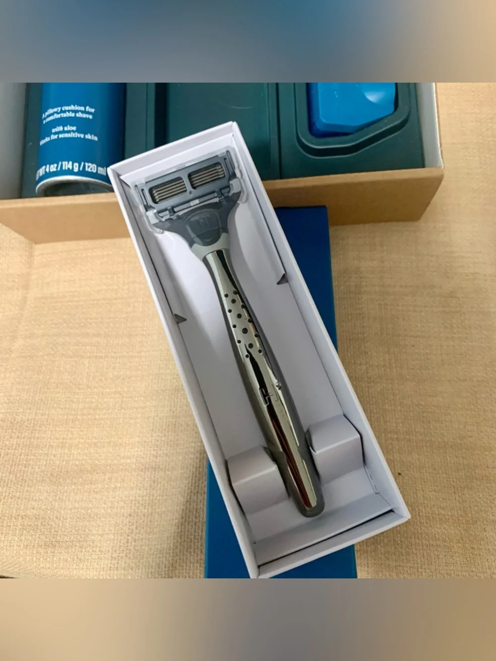 Harry’s Razor Gift Set w/ Shave Gel & 2 Blade Cartridges NIB